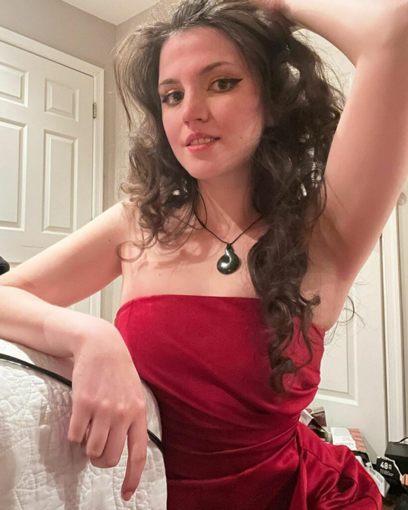 TikTok – Oddpride / Astrid Lundberg – Nude