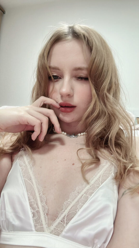 OnlyFans – Cam Girls – Oh_honey69 / Honey_devildoll / Princesa69 – Nude
