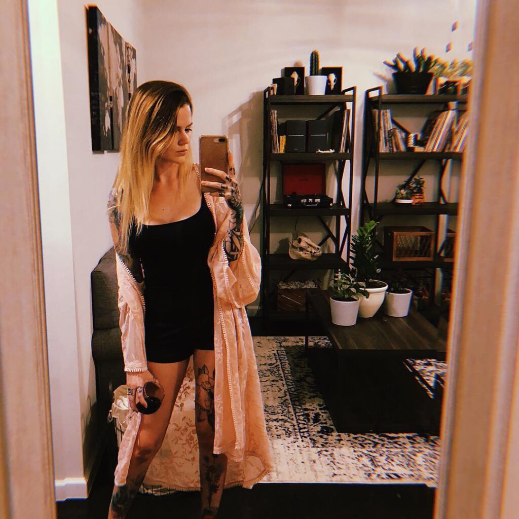 Instagram – ohioliz – Nude