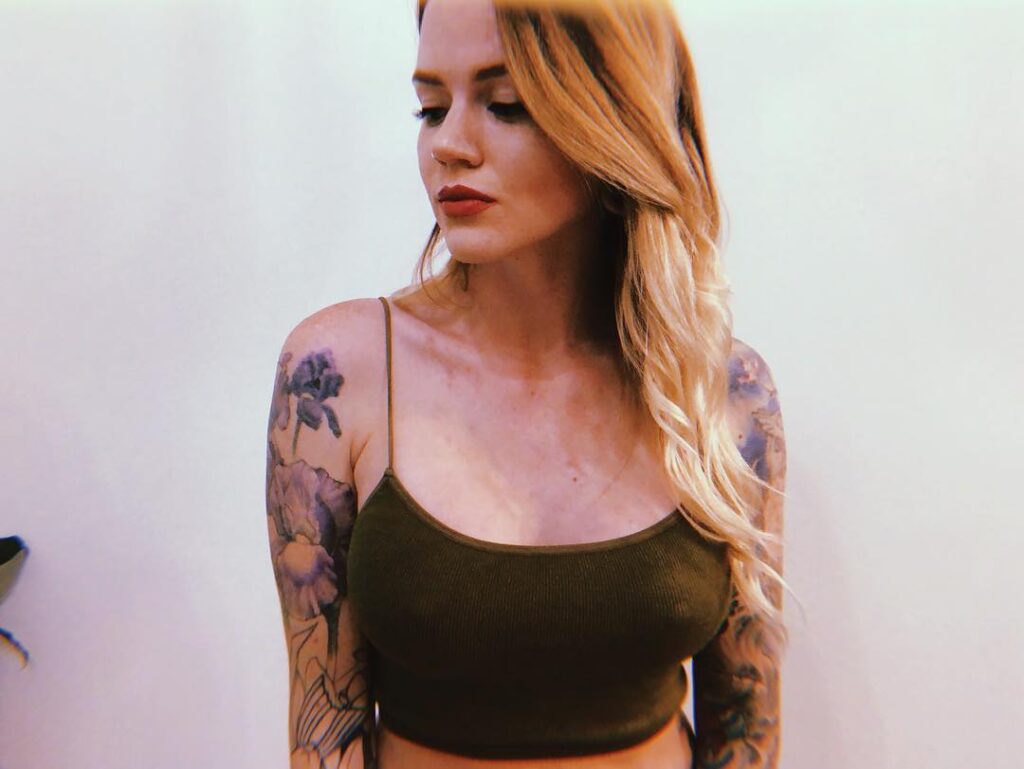 Instagram – ohioliz – Nude