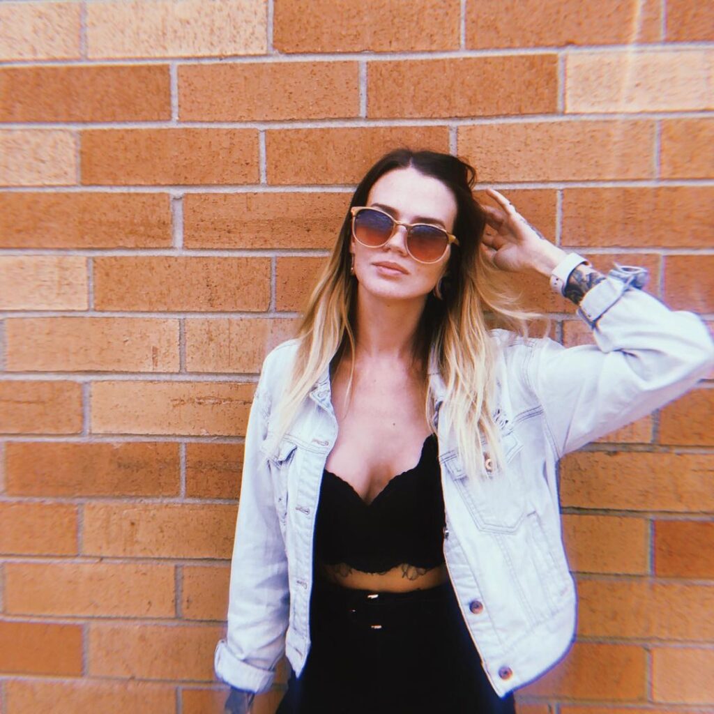 Instagram – ohioliz – Nude