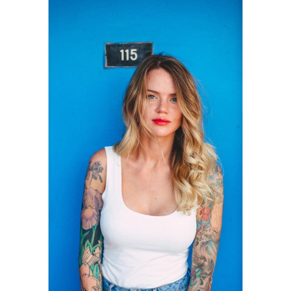 Instagram – ohioliz – Nude