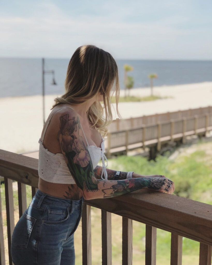 Instagram – ohioliz – Nude