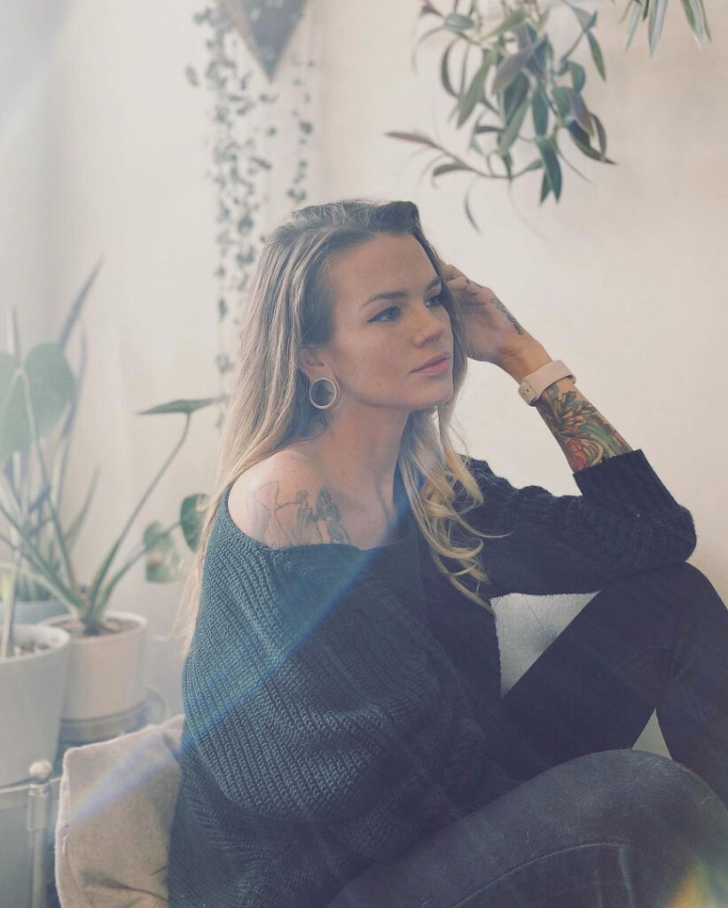 Instagram – ohioliz – Nude