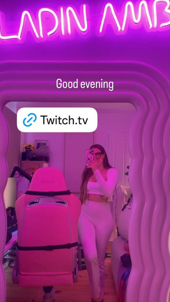 Twitch – PaladinAmber – Nude