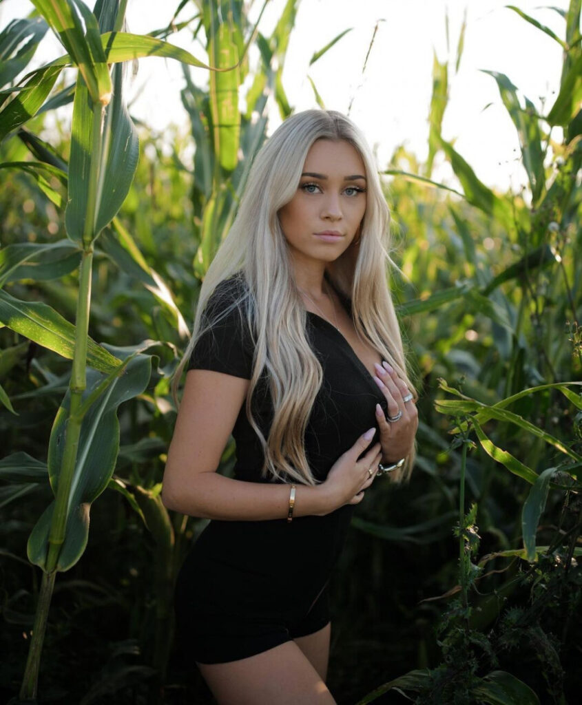 Instagram – PAYTON RAMOLLA – Nude