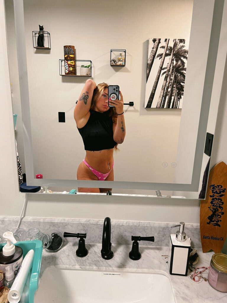 OnlyFans – T H I C C – phatbo0ty Reannon hill – Nude Leaks