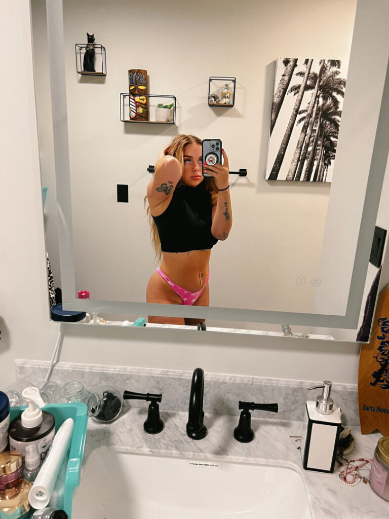 OnlyFans – T H I C C – phatbo0ty Reannon hill – Nude Leaks