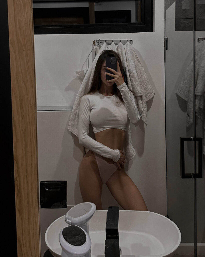 OnlyFans – pretylittlething – Nude