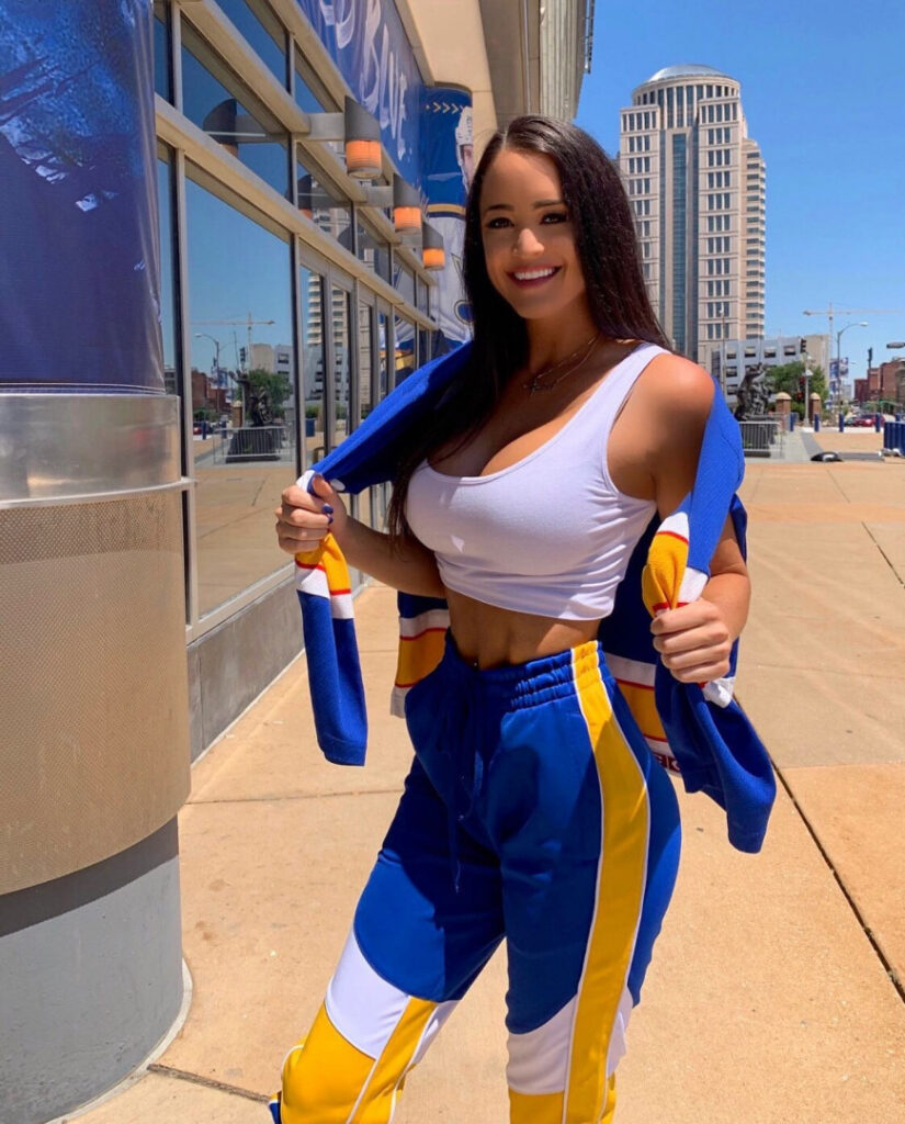 Instagram – Rachel Stuhlmann – Nude