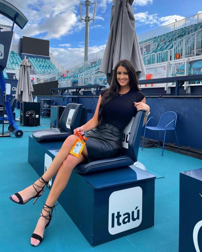 Instagram – Rachel Stuhlmann – Nude