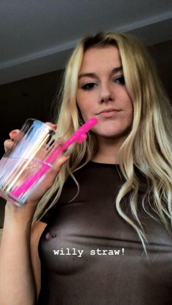 Instagram – Rebecca Catherine Smith – Nude