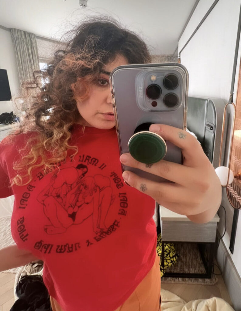 Celeb – T H I C C – Remi wolf – Nude