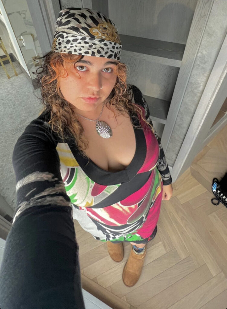 Celeb – T H I C C – Remi wolf – Nude