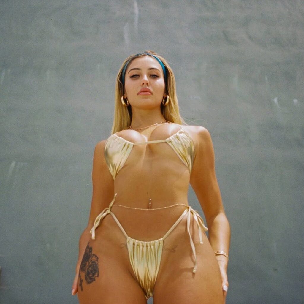 Instagram – Renee Estella – Nude