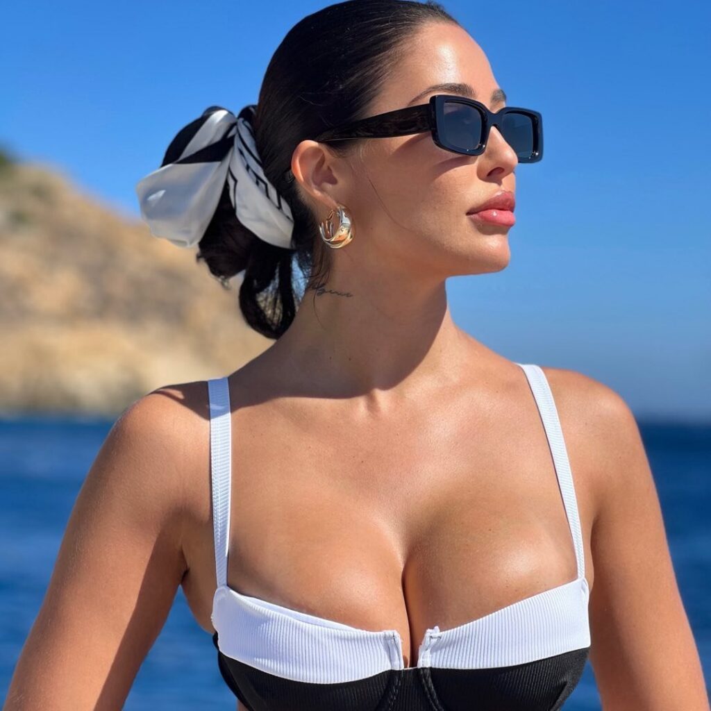 Instagram – Renee Estella – Nude