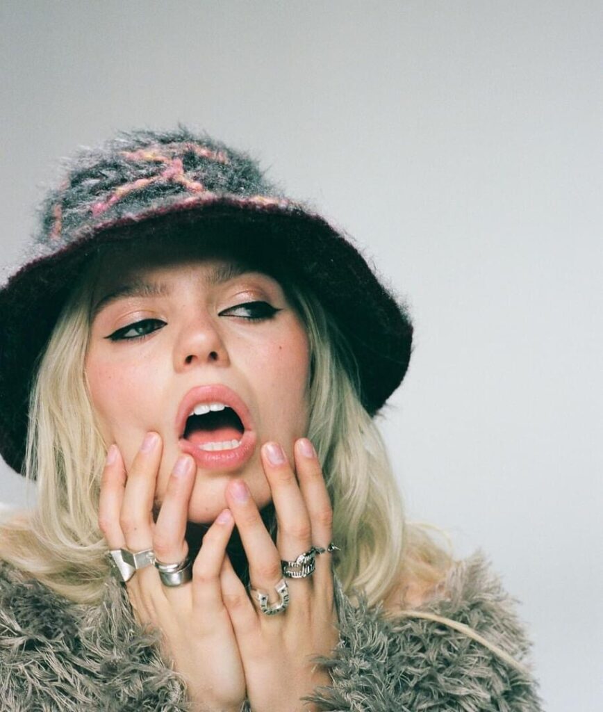 Celeb – Renee Rapp – Nude