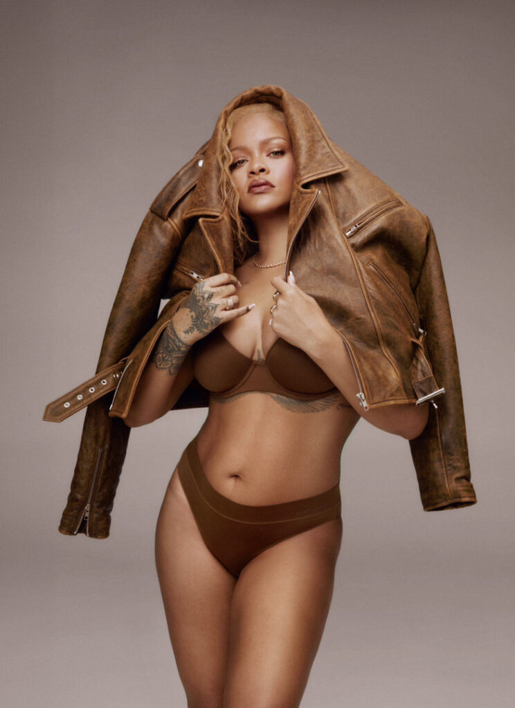 Celeb – MILF – Ebony – Rihanna – Nude