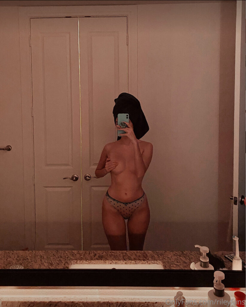 Twitch – OnlyFans – Riley / Rileyfans / Amourettie – Nude