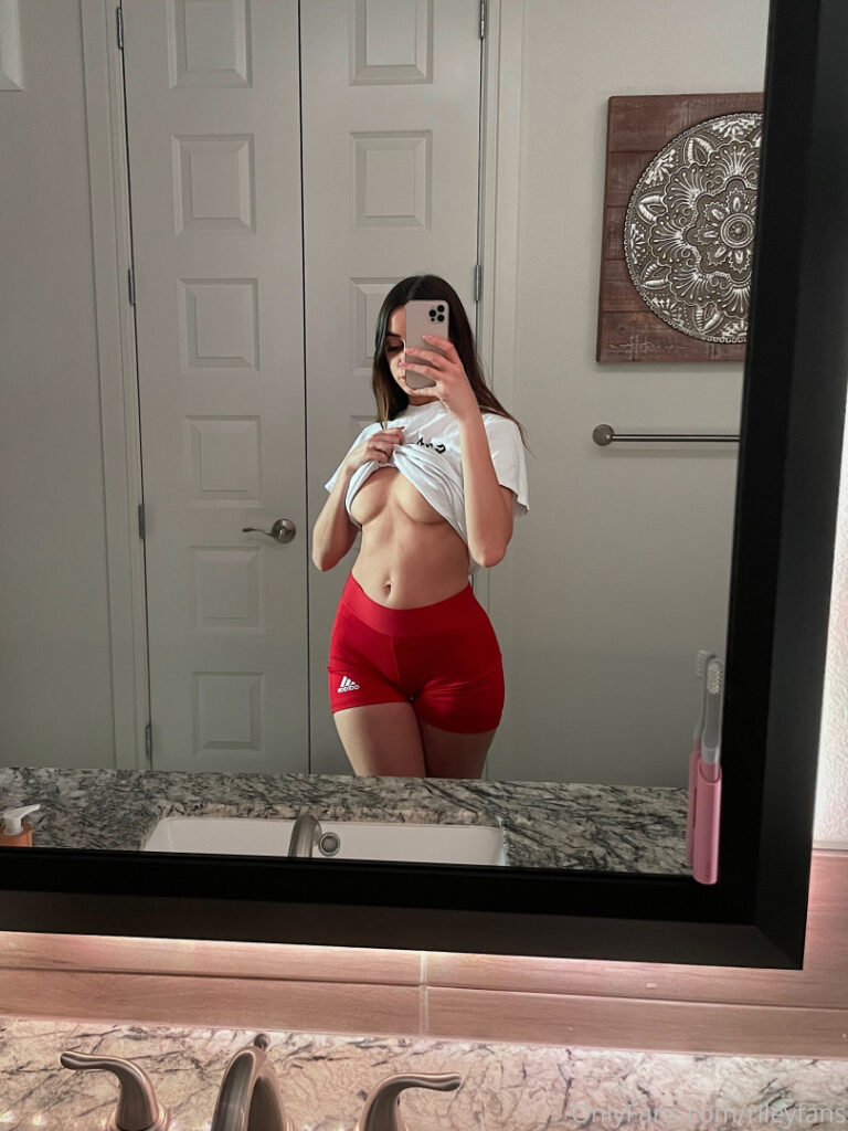 Twitch – OnlyFans – Riley / Rileyfans / Amourettie – Nude