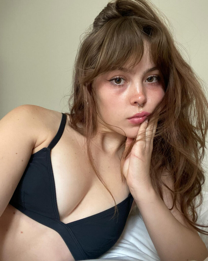 Instagram – Robin Quick robinquickk – Nude