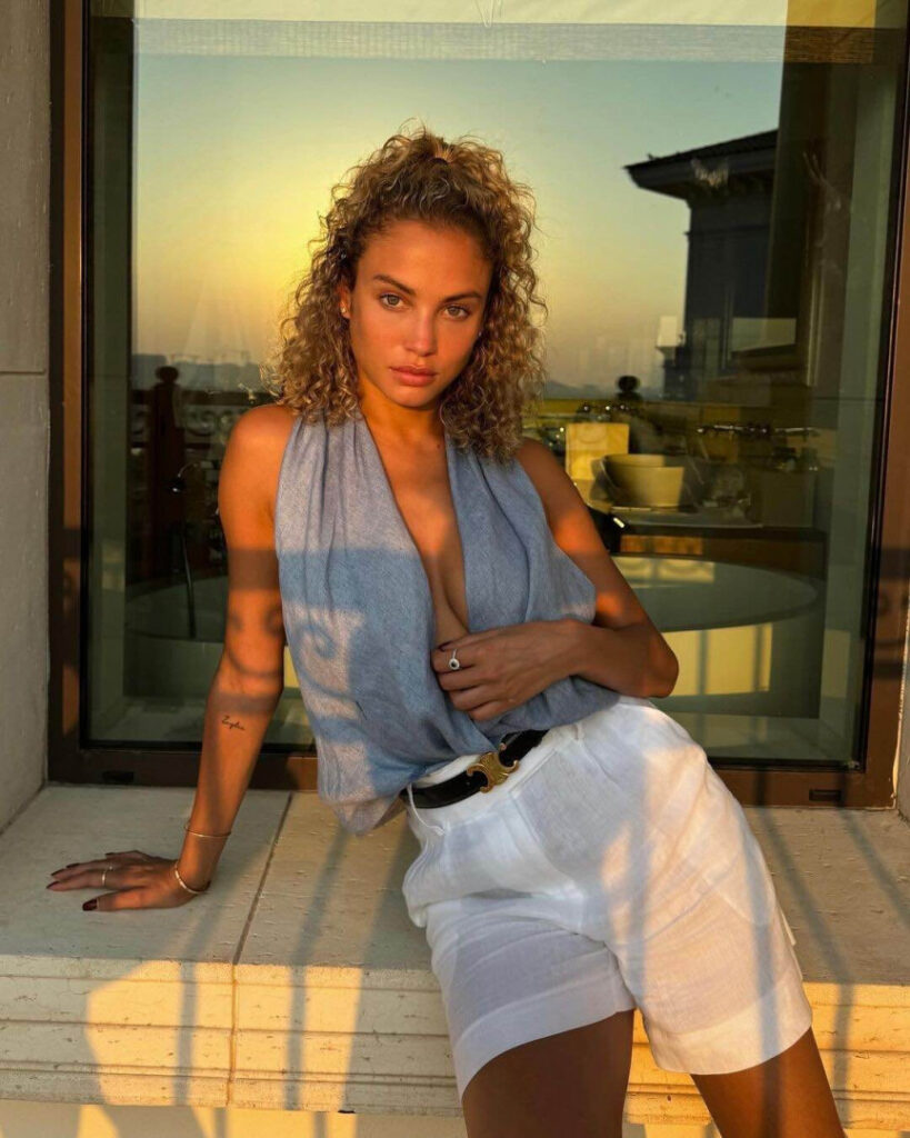 Celeb – Rose Bertram Model/SI Swimsuit – Nude