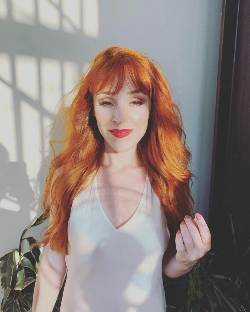 Celeb – MILF – Ruth Connell – Nude