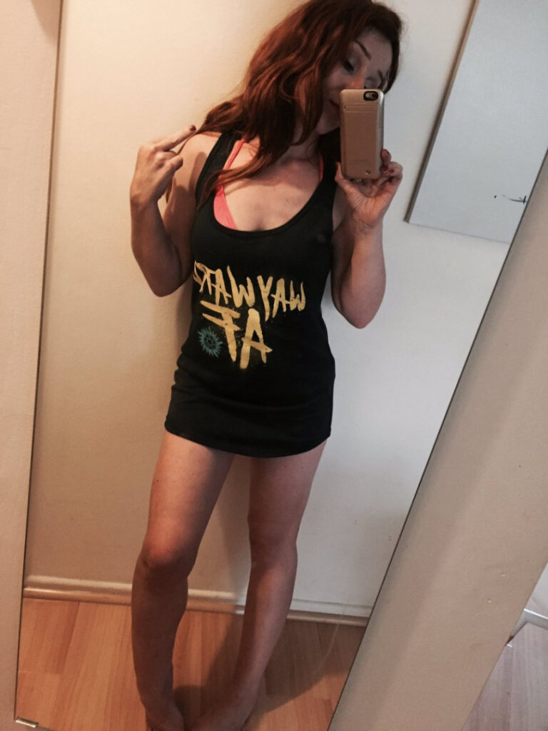 Celeb – MILF – Ruth Connell – Nude