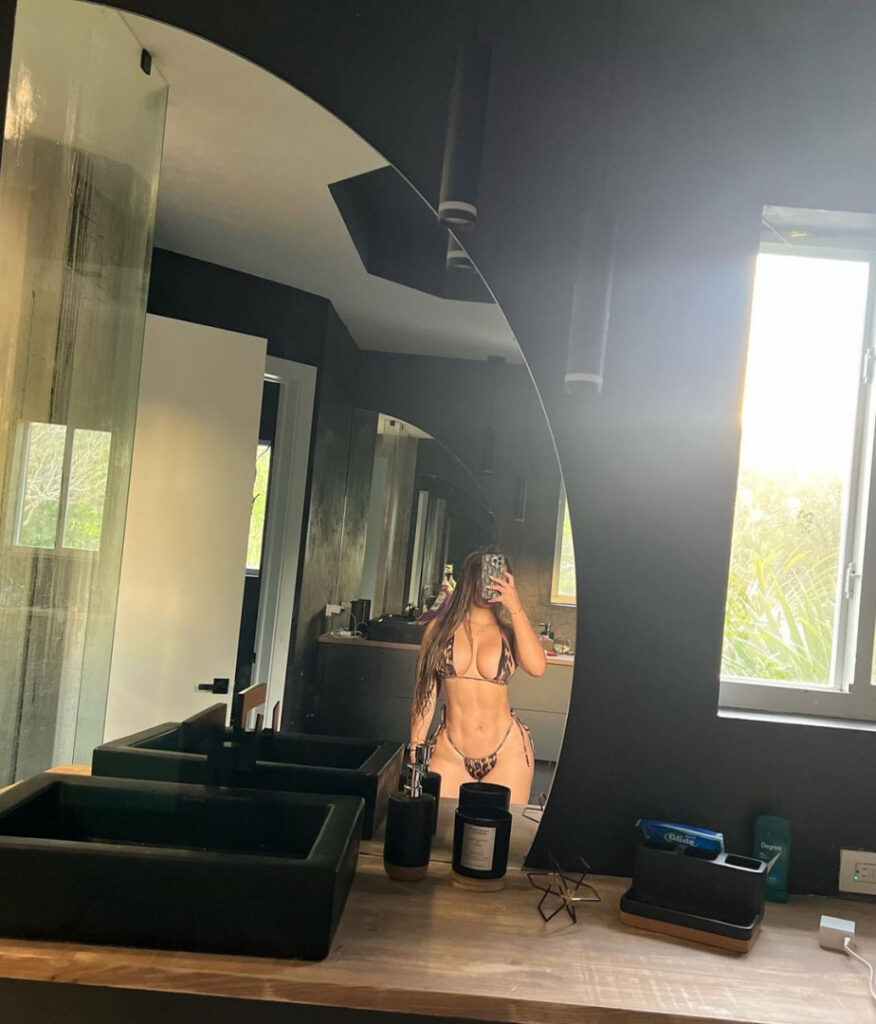 Instagram – __rv99 / rv / romerov / Rashel Valentina