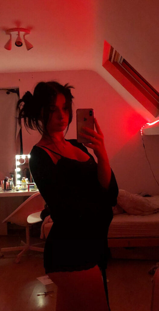 Twitch – TikTok – Instagram – saabine777 / ilovemybunnyakira / diedatmyhouse / 4lkiraa / sabine_dede – Nude