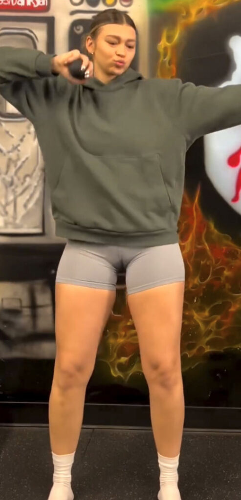 Instagram – Samantha Tado – Nude