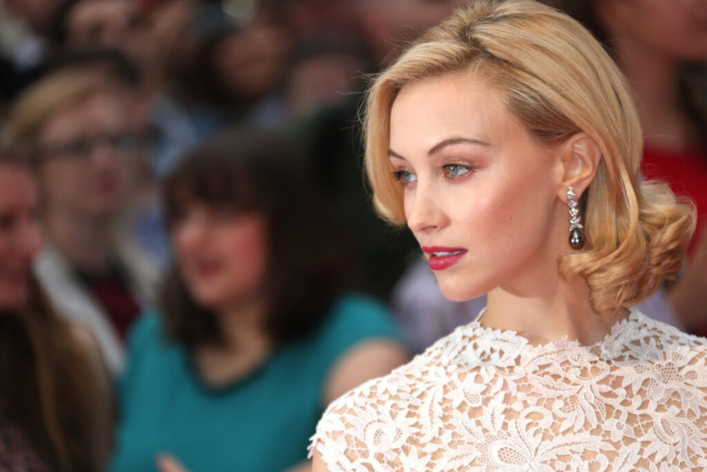 Celeb – Sarah Gadon – Nude