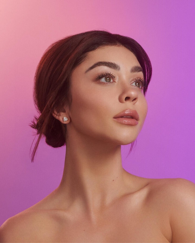 Celeb – Sarah Hyland – Nude