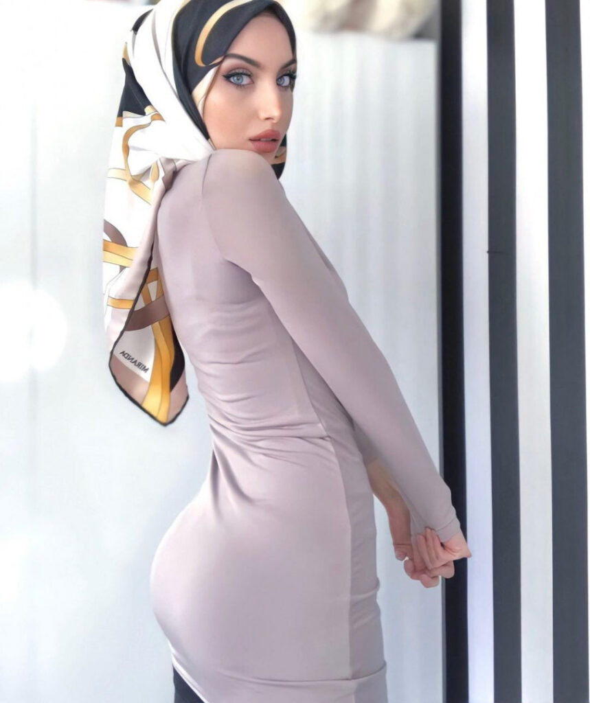 Instagram – sariikubraa / heliosari – Nude