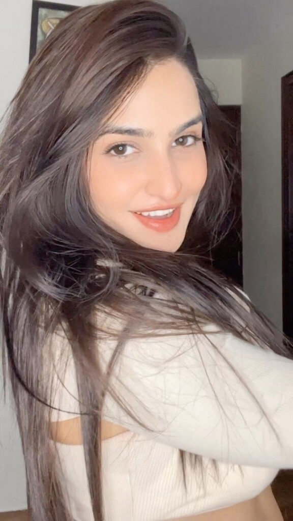 Instagram – Sassy poonam (sassy_poonam) – Nude