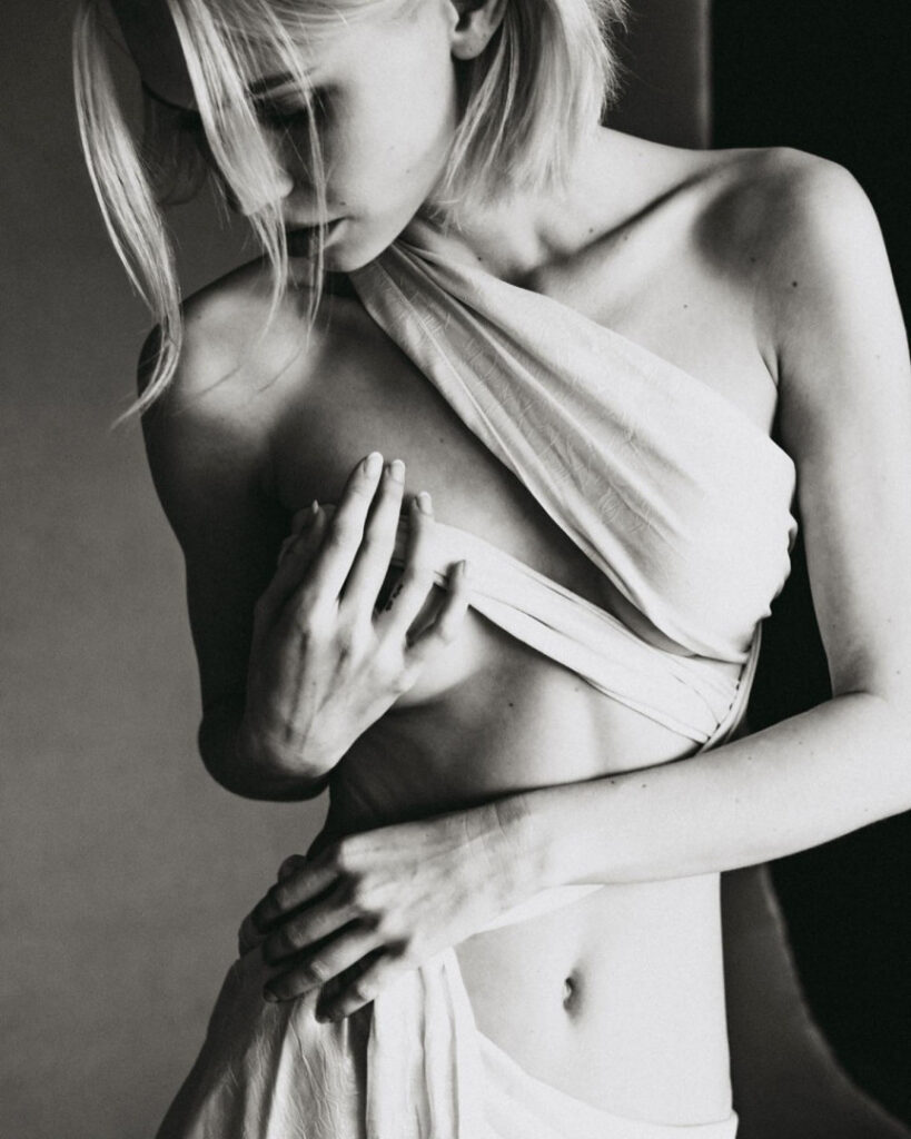 Instagram – Scarlett Rose Leithold – Nude