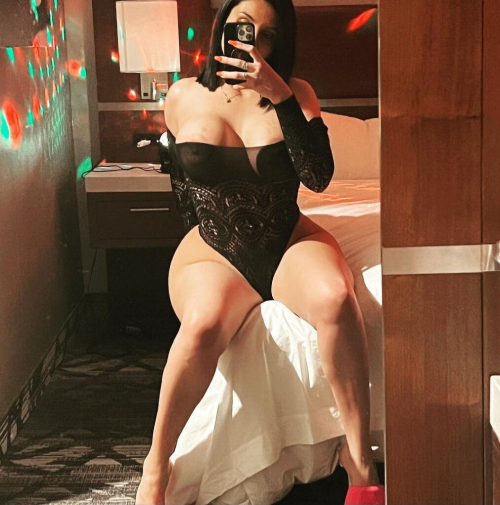 OnlyFans – T H I C C – shanyss.darilson / theonlybadbaddiex – Nude