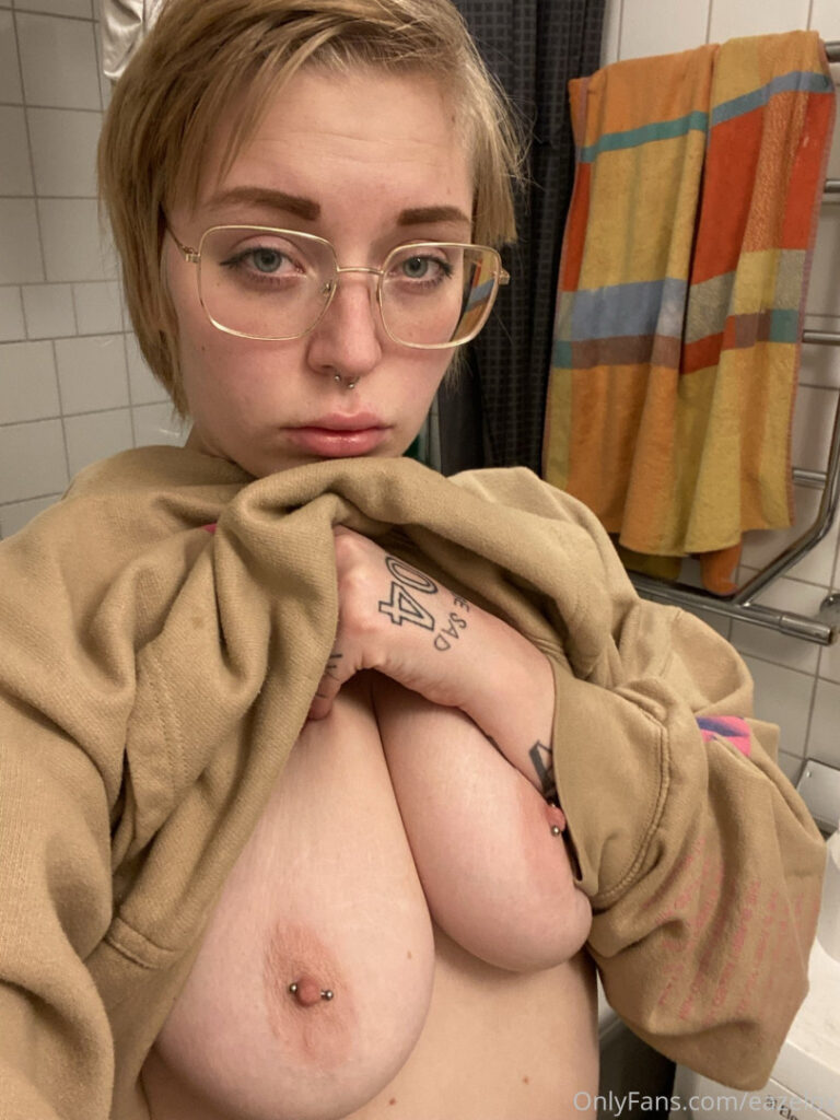 OnlyFans – T H I C C – Shelley Floryd / Secludere / Eazelox – Nude