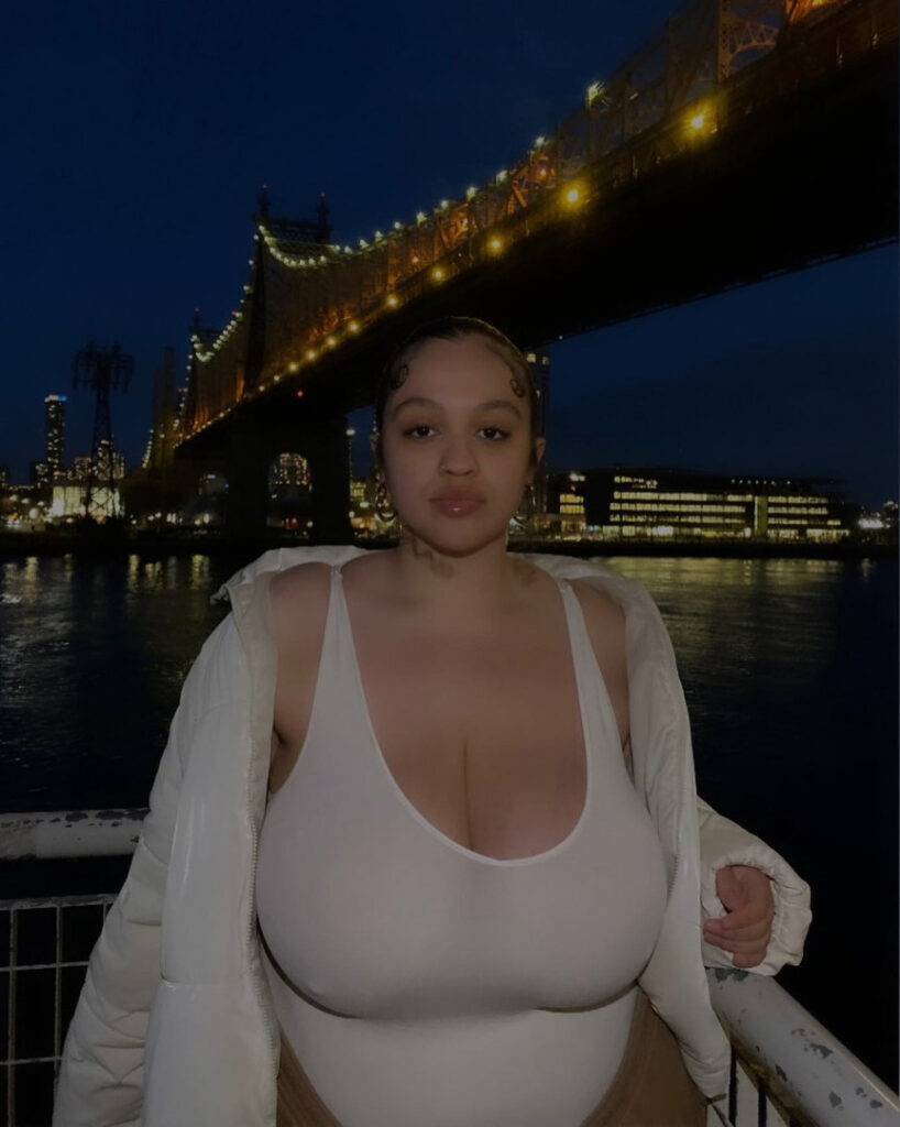 TikTok – Instagram – T H I C C – sincerelyitsjulie / 777jujuu – Nude