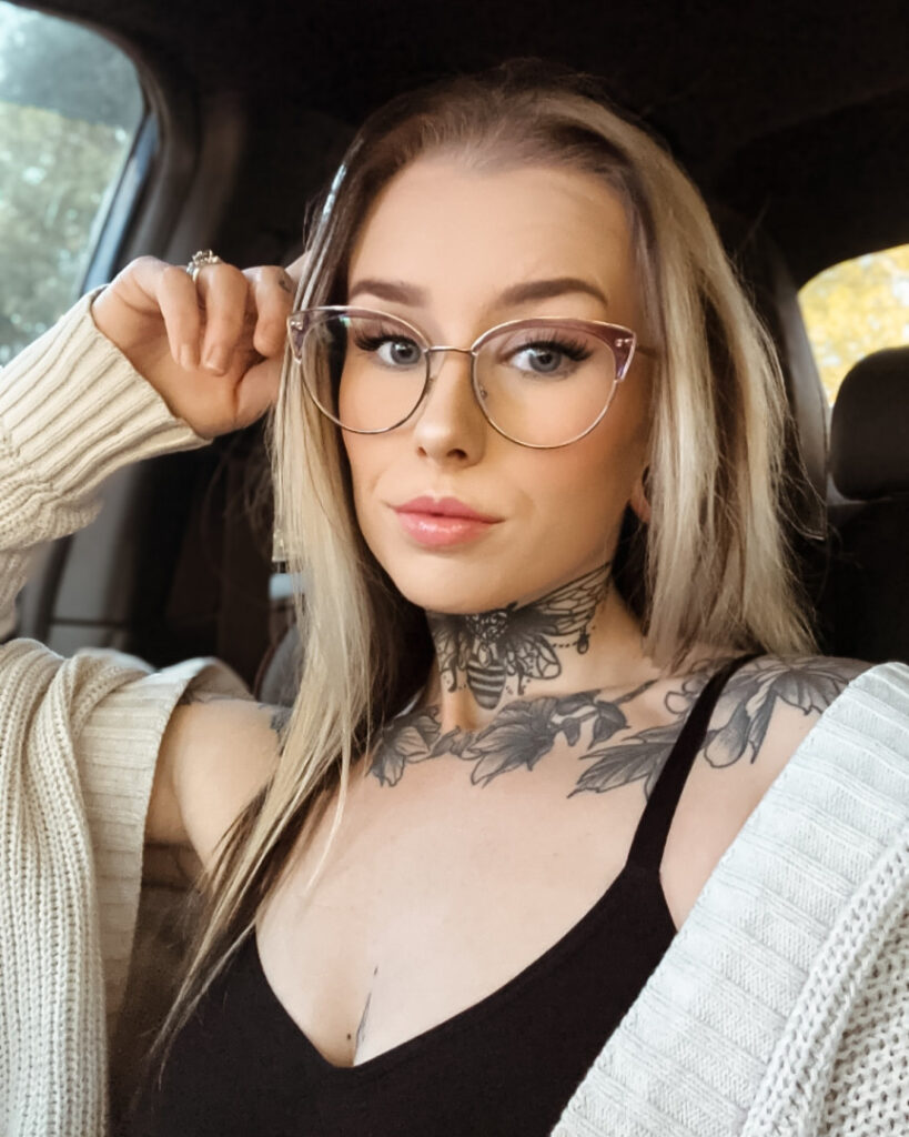 Instagram – Reddit – Fansly – Skylar Parker – Nude Leaks