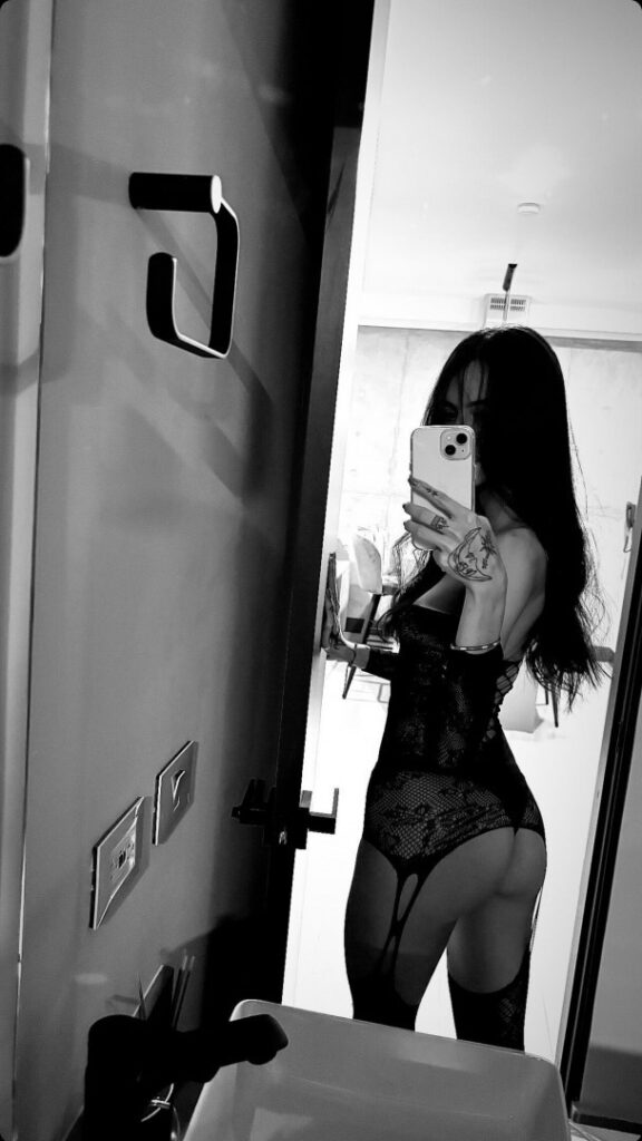 Instagram – Latina – Sofiaatreides – Nude