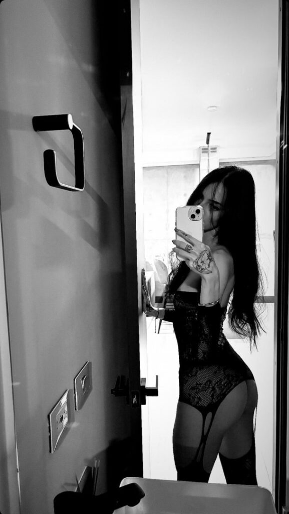 Instagram – Latina – Sofiaatreides – Nude