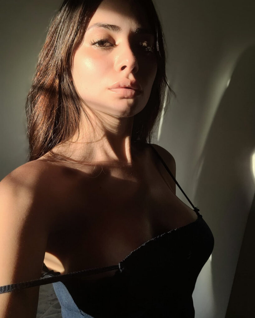 Instagram – Sol Abelleira – Nude