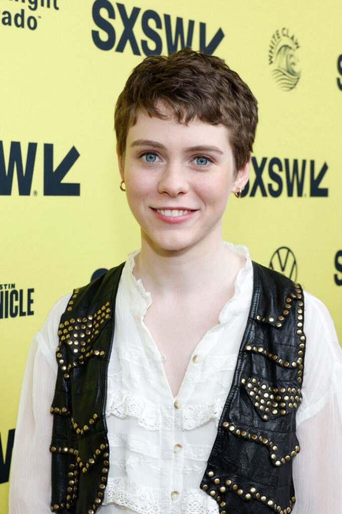 Celeb – Sophia Lillis – Nude