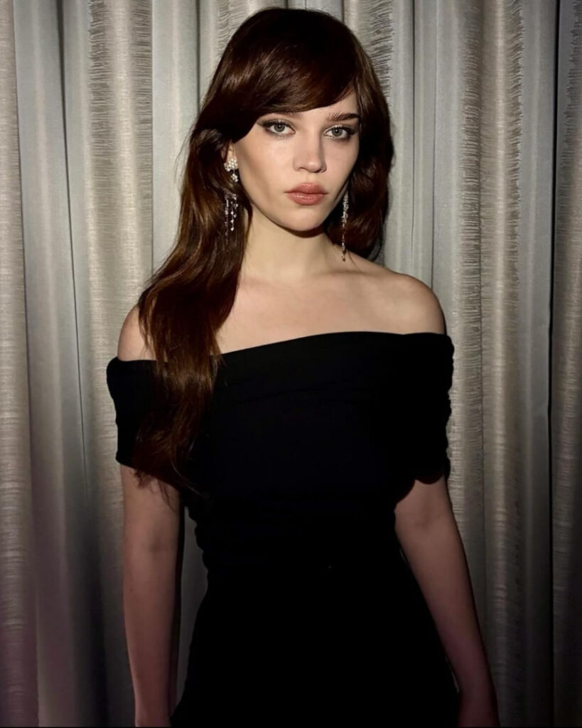 Celeb – Sophie Thatcher – Nude