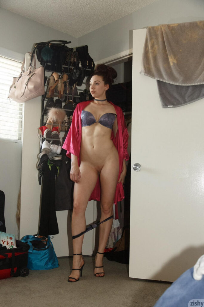 Instagram – Stephani Miller / Ivah Anseline – Nude