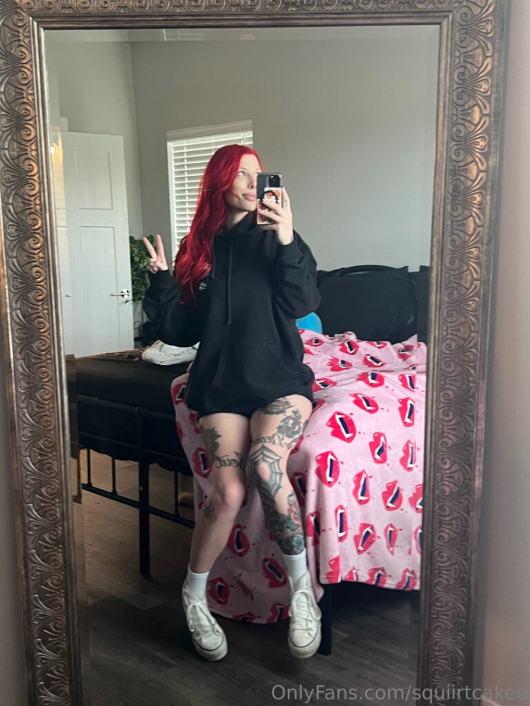 OnlyFans – Strawberrysquirtcake / Taylorizlame / bitchpudding – Nude