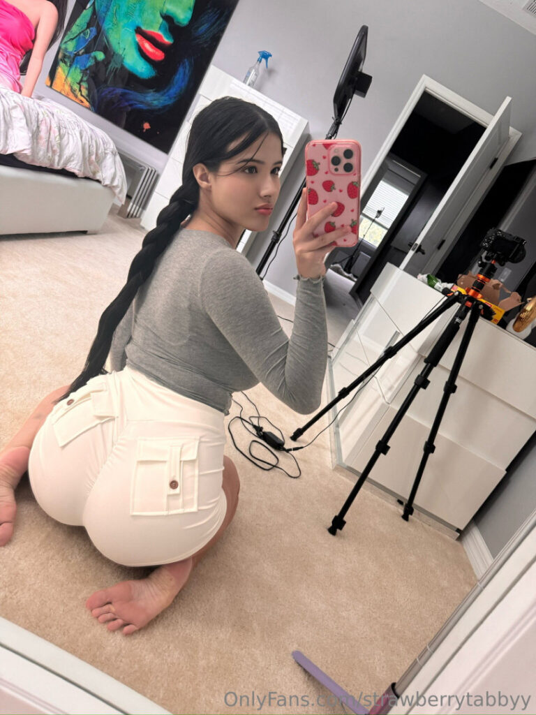 Twitch – OnlyFans – Latina – Strawberrytabby | Tabithalookofsky – Nude