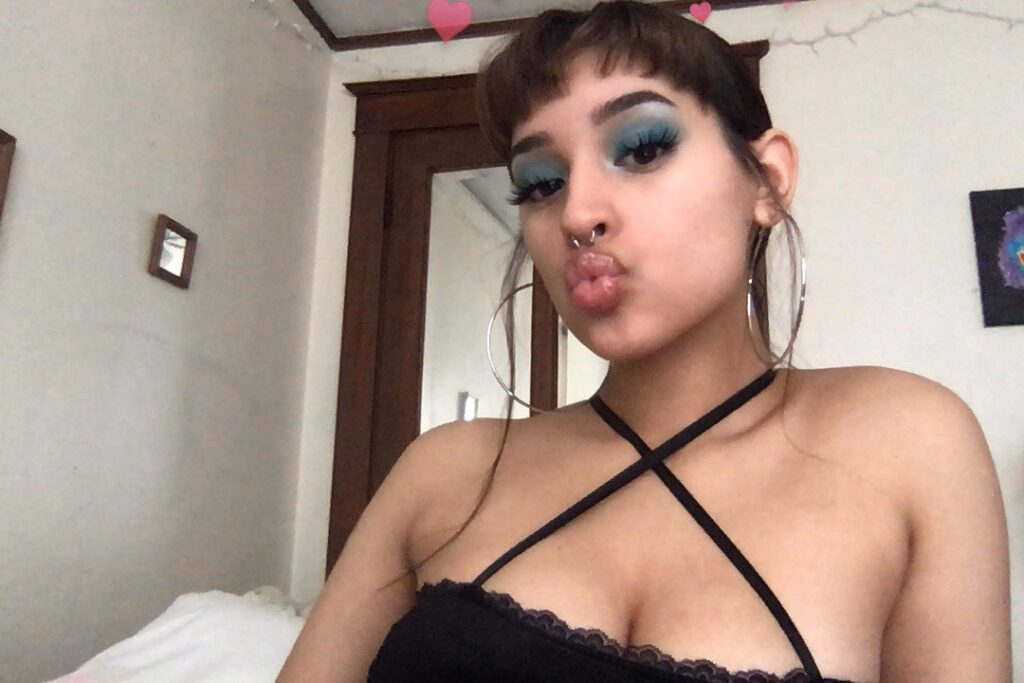 Instagram – OnlyFans – strawbewyswing / strawberryswing – Nude