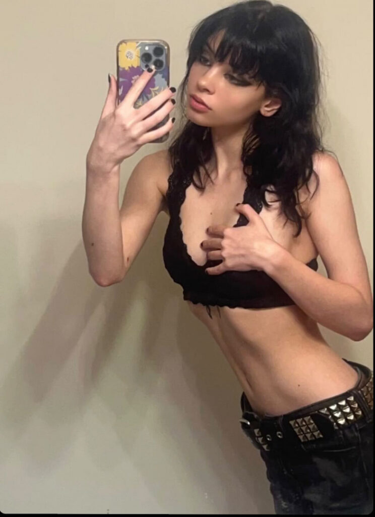 Instagram – Sylvie_feral – Nude